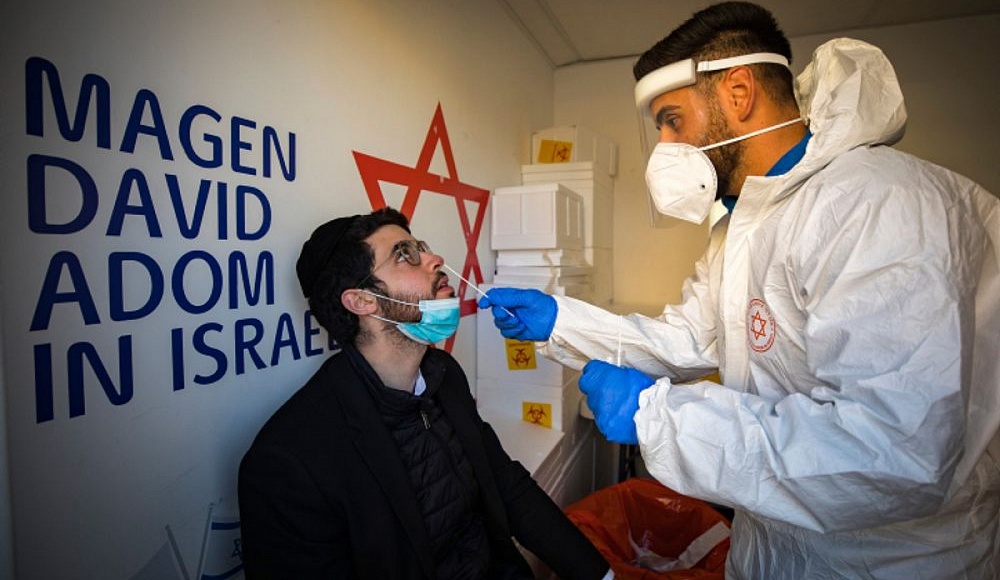 За сутки в Израиле выявлено более 11 тысяч новых больных коронавирусом