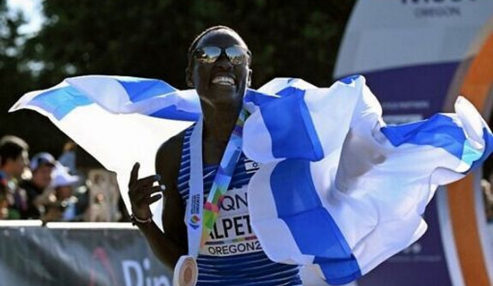 Израильская легкоатлетка заняла третье место в Бостонском марафоне