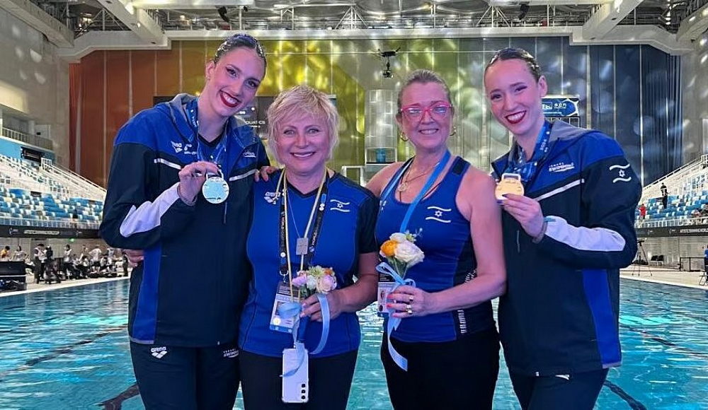 Израильский дуэт завоевал золото на Кубке мира по синхронному плаванию