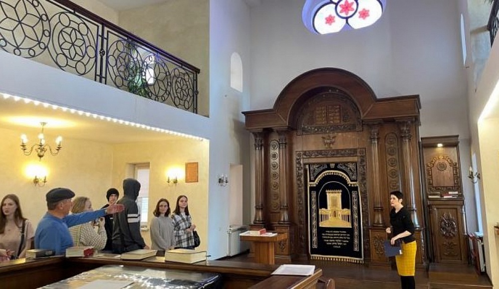 Студенты президентской академии посетили синагогу Саратова
