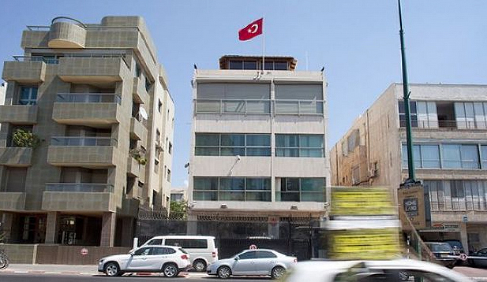 Посла Турции вызвали в МИД Израиля из-за приспущенного флага в знак траура по лидеру ХАМАС