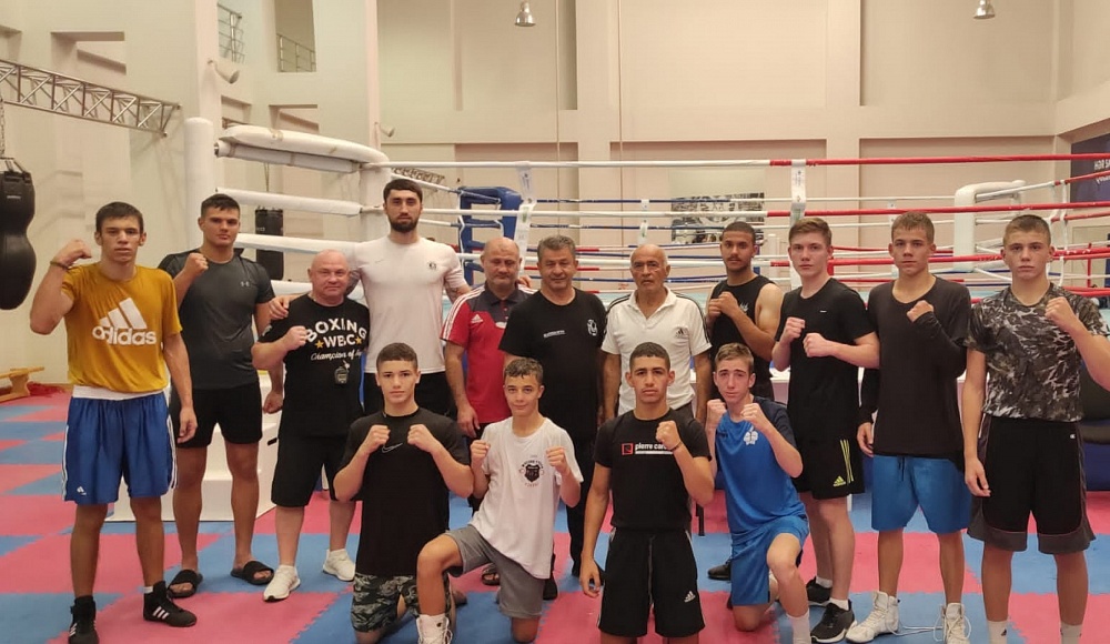 Юные израильские боксеры тренируются с азербайджанскими коллегами в Баку