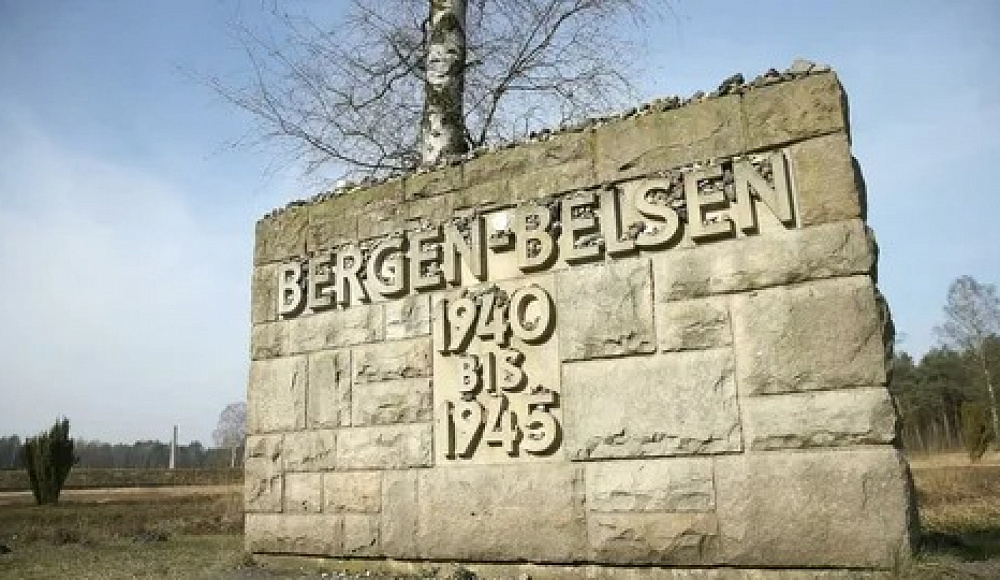 Английские футбольные болельщики почтили память узников концентрационного лагеря в Берген-Бельзене