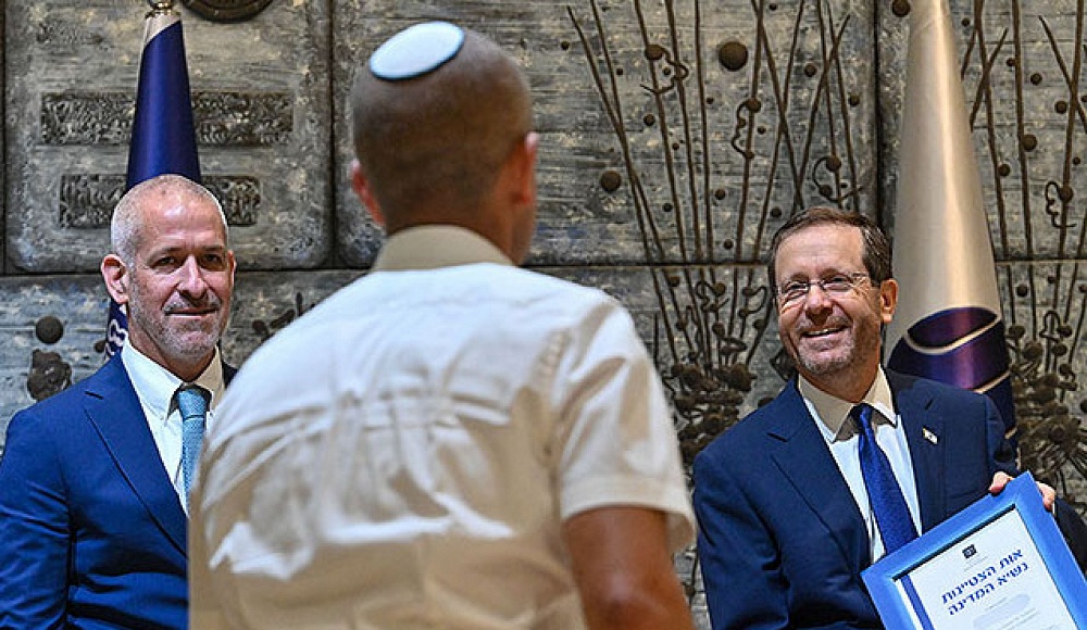 Президент Израиля наградил 14 сотрудников ШАБАК