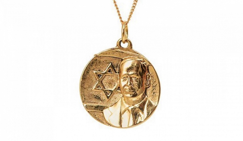 Золотой медальон с изображением Нетаньяху предложили носить членам Кнессета