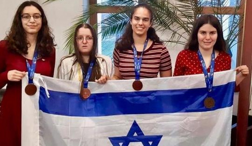 Израильские школьницы завоевали «золото», «серебро» и «бронзу» Европейской Олимпиады по математике