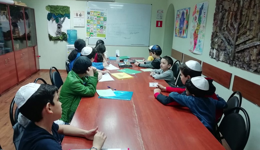 Изучение джуури в общинном центре «Шаарей Кдуша»