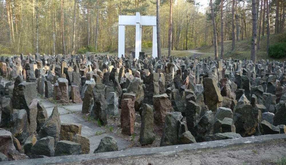 В Латвии осквернили мемориал жертвам Холокоста