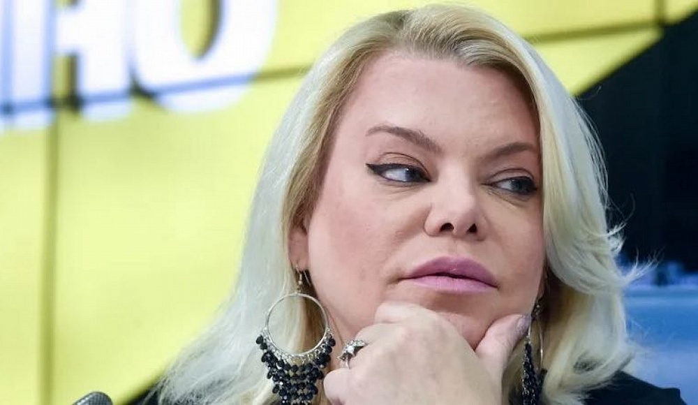 «Пора открывать в Москве бизнес-обрезальню»: Яна Поплавская высмеяла уехавших в Израиль звезд