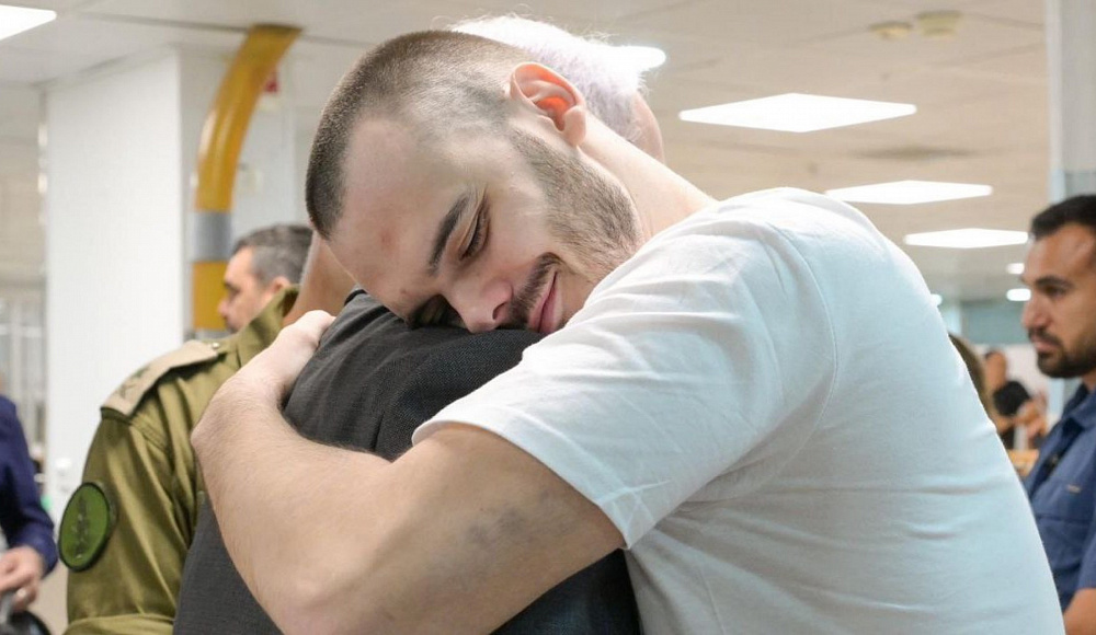 Родители освобожденного из плена ХАМАС россиянина Андрея Козлова вылетели к сыну в Израиль