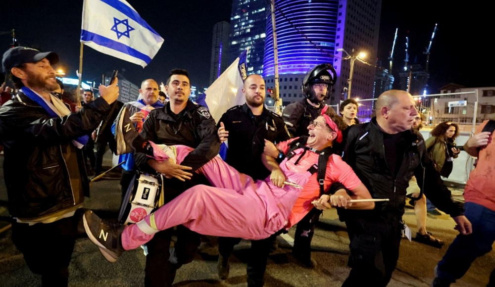 После выступления Нетаньяху в Тель-Авиве вышли на улицы тысячи протестующих