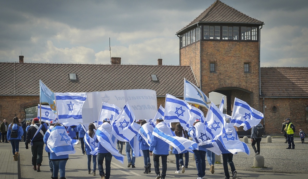 Польша предложила Израилю возобновить поездки молодежи к мемориалам Холокоста, но с безоружной охраной