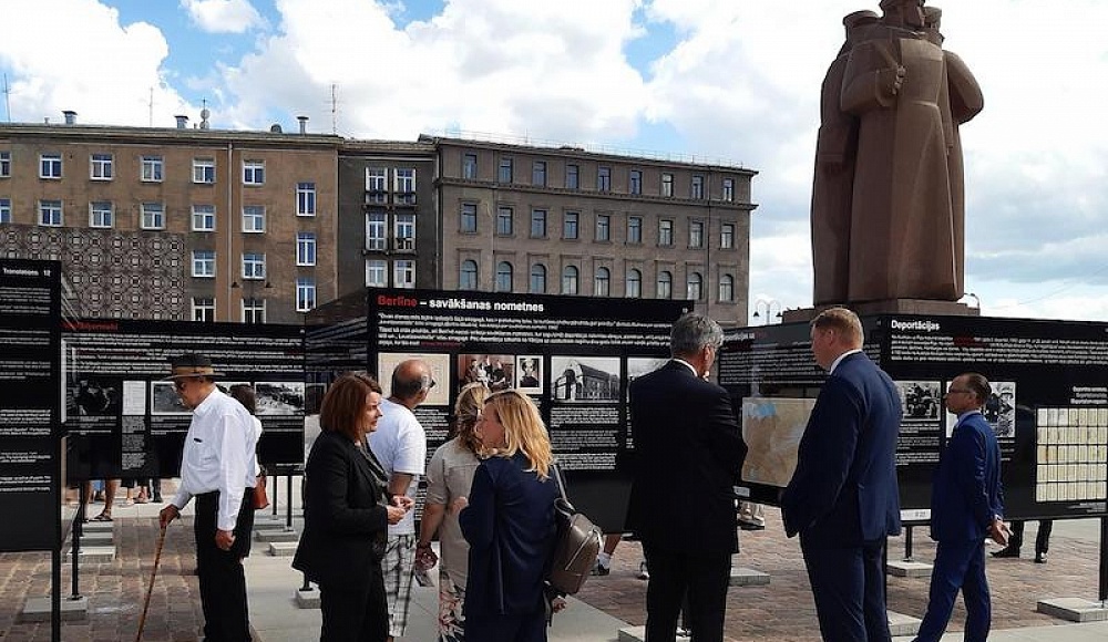 В столице Латвии открылась выставка о Холокосте «Конечная станция – Рига»
