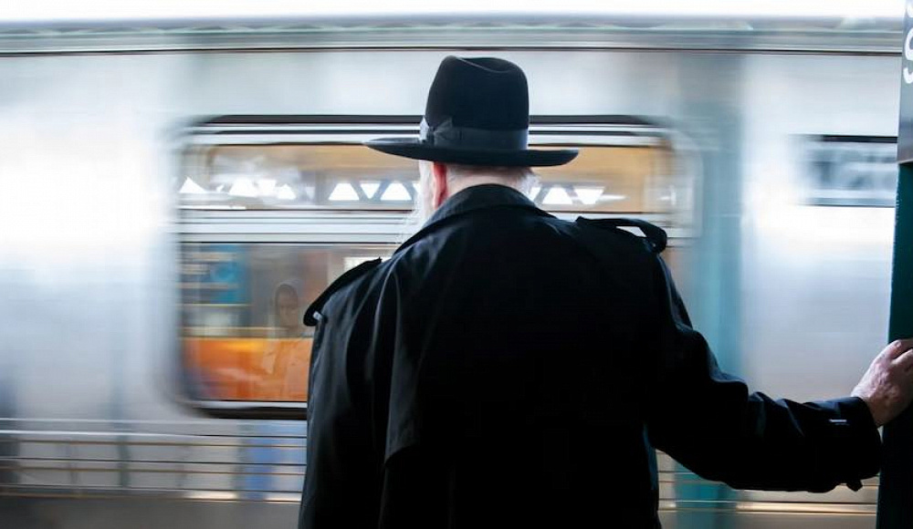 Пассажирка нью-йоркского метро избила ультраортодокса в Бруклине