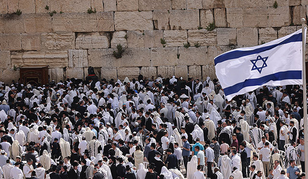 У Стены Плача в Иерусалиме проходит церемония благословения коэнов