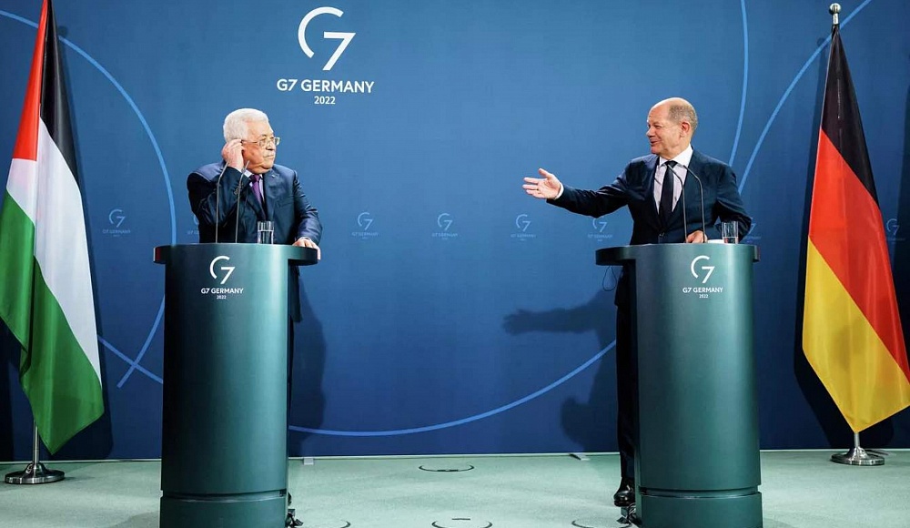 Канцлер Германии осудил слова Аббаса о Холокосте с опозданием на сутки
