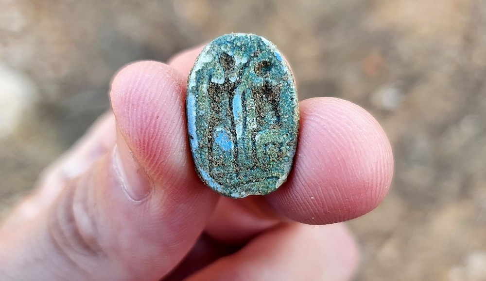 Израильские школьники нашли на экскурсии 3000-летнюю египетскую печать