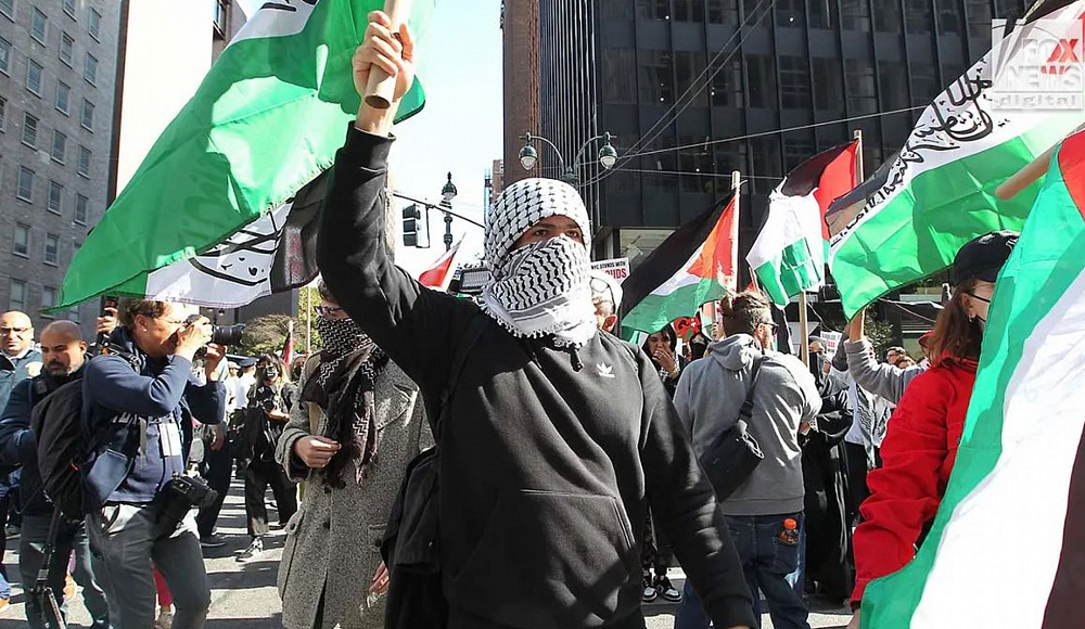 Трех жительниц Лондона признали виновными в террористических преступлениях из-за демонстрации поддержки ХАМАС