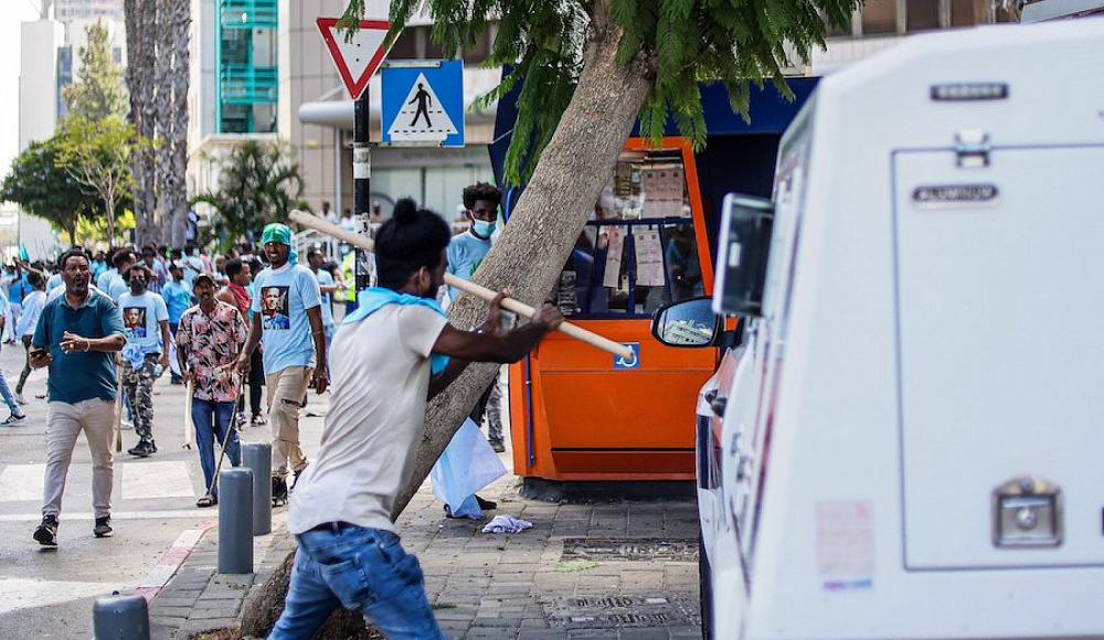 В результате массовых беспорядков эритрейцев в Тель-Авиве ранено 135 человек