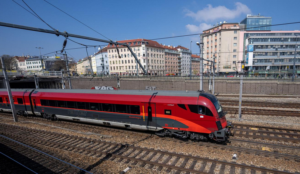 Пассажиров австрийского поезда заставили слушать речь Гитлера