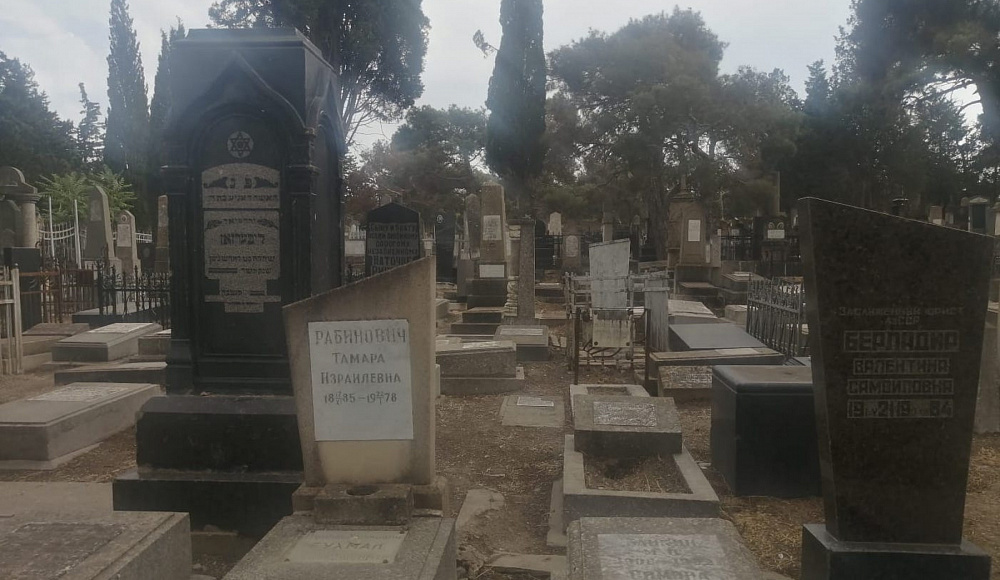 Евреи Баку наводят порядок на Старом еврейском кладбище