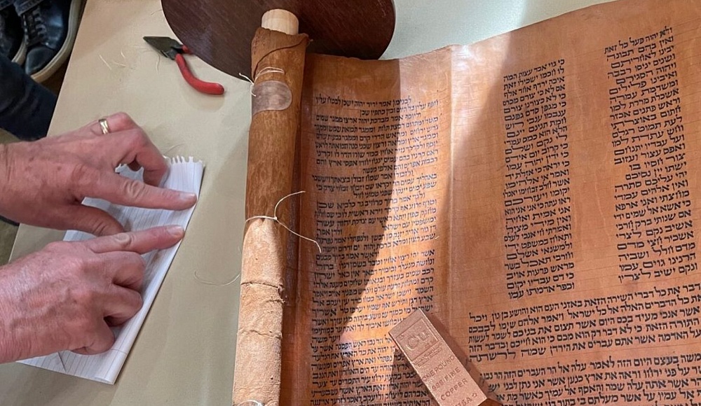 300-летний свиток Торы из Йемена подарили еврейской общине в Колорадо