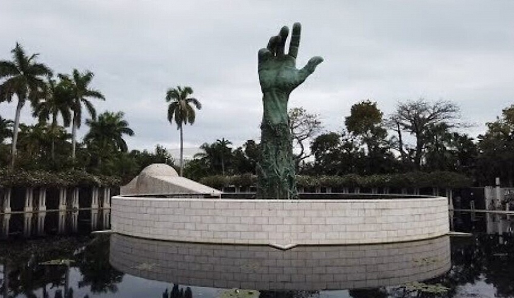 Житель Флориды осквернил мемориал жертвам Холокоста собственной кровью
