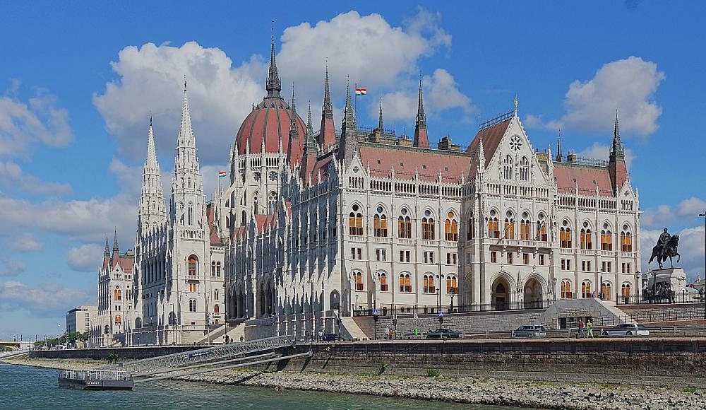 Израиль осудил установку бюста нацистского коллаборациониста в венгерском парламенте