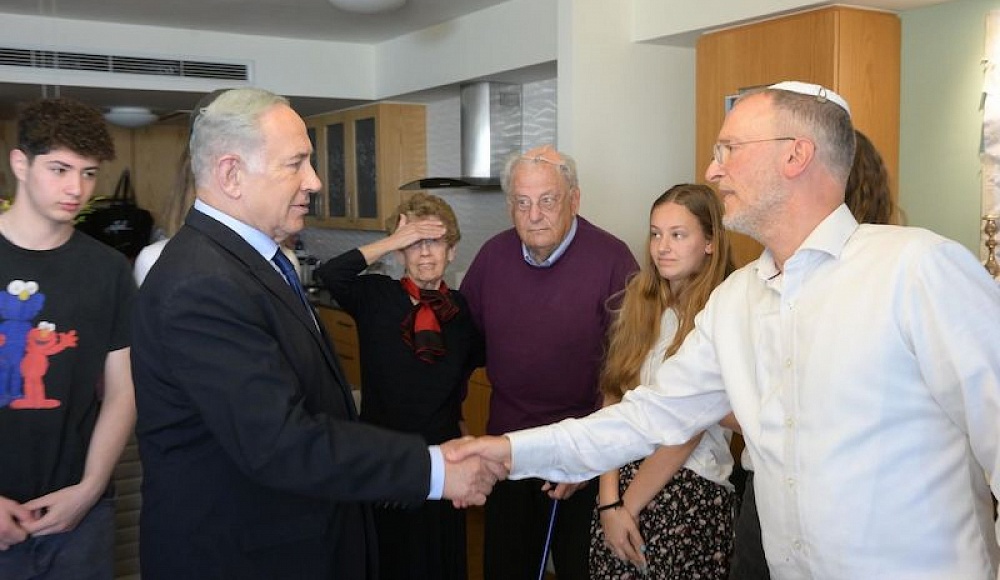 Нетаньяху посетил в Эфрате семью Ди, потерявшую мать и двух дочерей в результате теракта