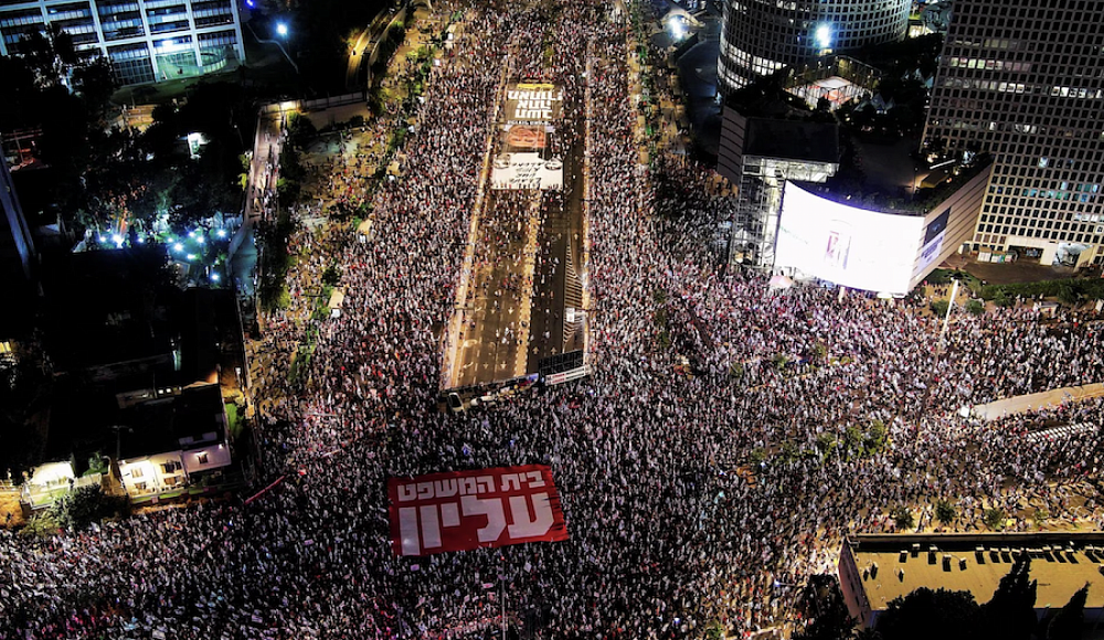 Десятки тысяч израильтян приняли участие в акции протеста в Тель-Авиве