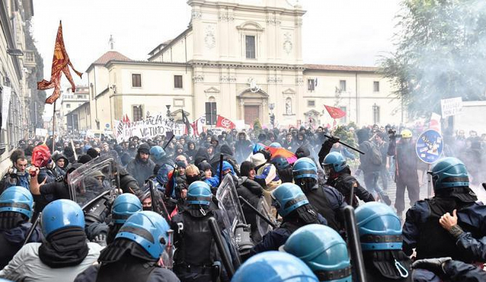 Во Флоренции полиция разогнала дубинками пропалестинскую демонстрацию, защищая синагогу