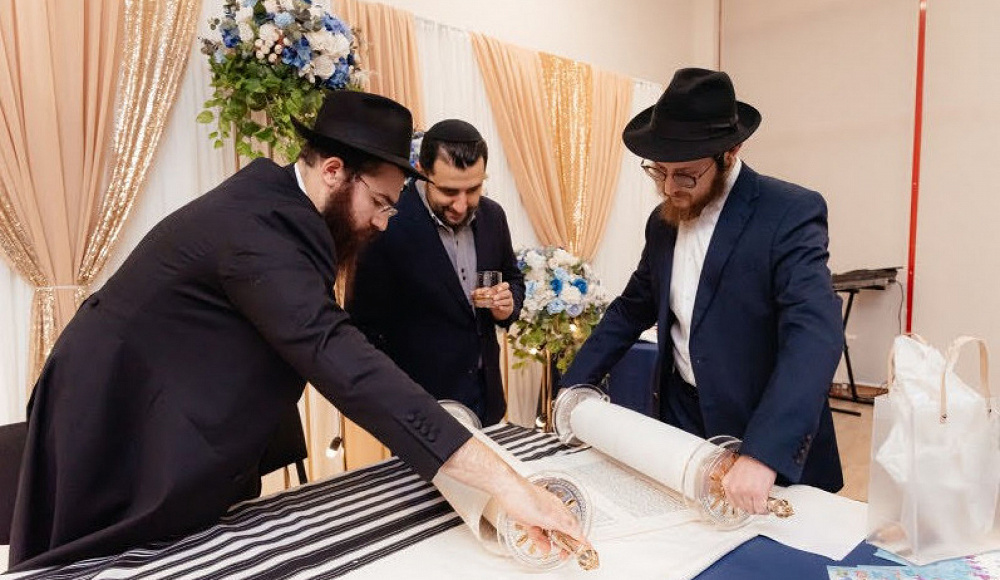 Церемония внесения свитка Торы состоялась в еврейской общине Сколково