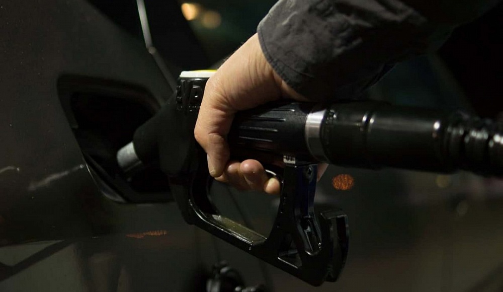 Министр финансов Израиля подписал указы, которые должны способствовать снижению цен на бензин 