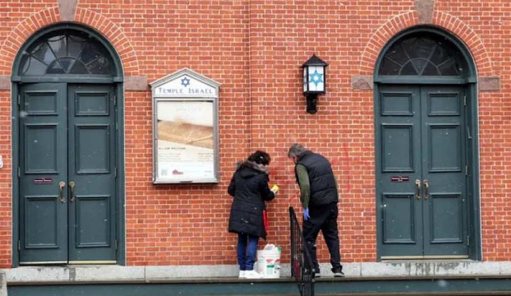 В штате Нью-Гэмпшир синагогу изрисовали свастиками