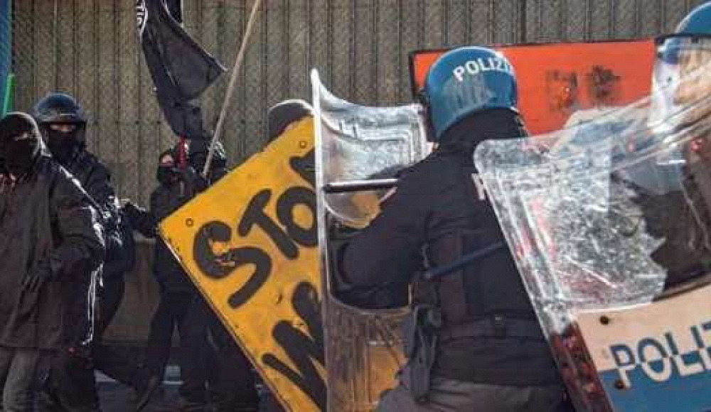 «Израильские алмазы залиты кровью». В Италии 10 полицейских ранены в столкновении с пропалестинскими демонстрантами на ювелирной ярмарке