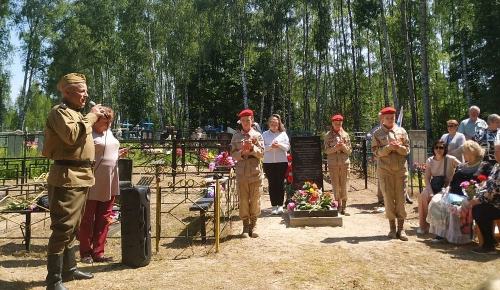 В Брянске открыли памятник замученной полицаями семье еврея-комиссара партизан