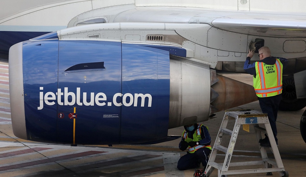 Авиакомпанию JetBlue обвинили в подделке сертификатов кошерности продуктов