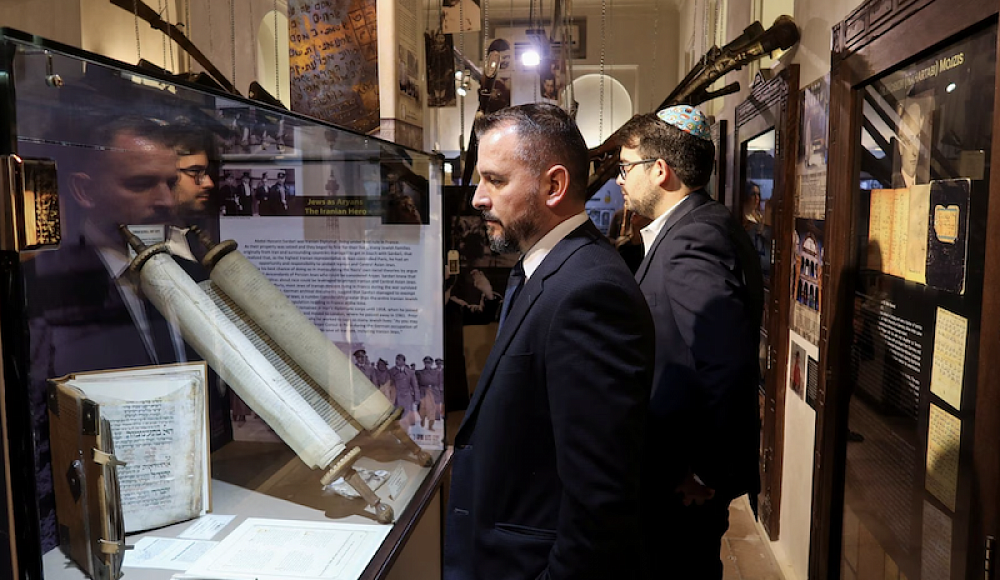 Свиток Торы XVI века, переживший Холокост, выставили в музее Дубая