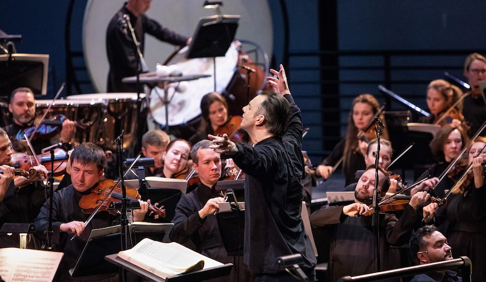 Оркестр Теодора Курентзиса исполнит 13-ю симфонию Шостаковича на открытии сезона в «Зарядье»