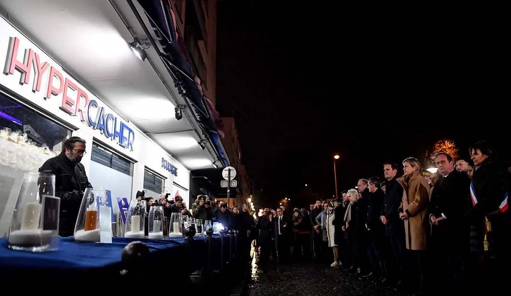 В Париже почтили память жертв теракта в кошерном супермаркете