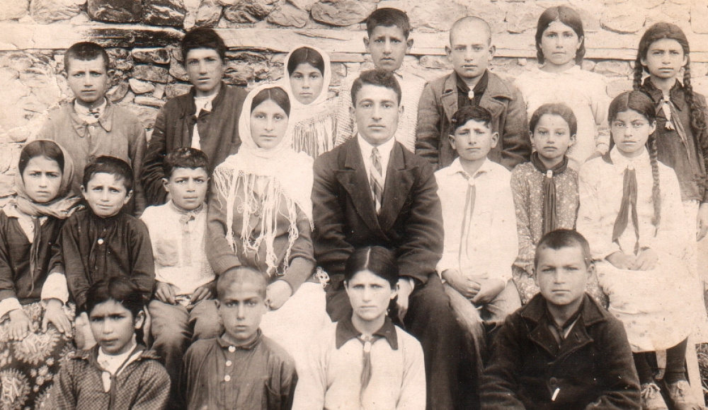 История двух старых фотографий: об учениках школы Мюджи-Гафтаран (1938-1939)