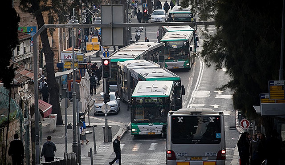 Минтранс Израиля временно повысит зарплаты водителям автобусов в обмен на отказ от забастовок
