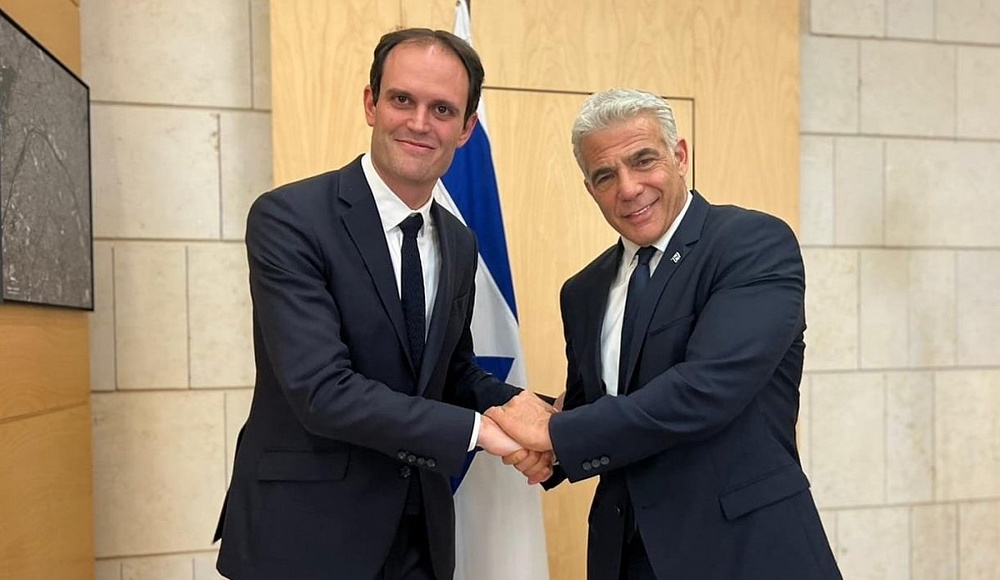 Яир Лапид обсудил с лидером еврейской общины Франции борьбу с антисемитизмом