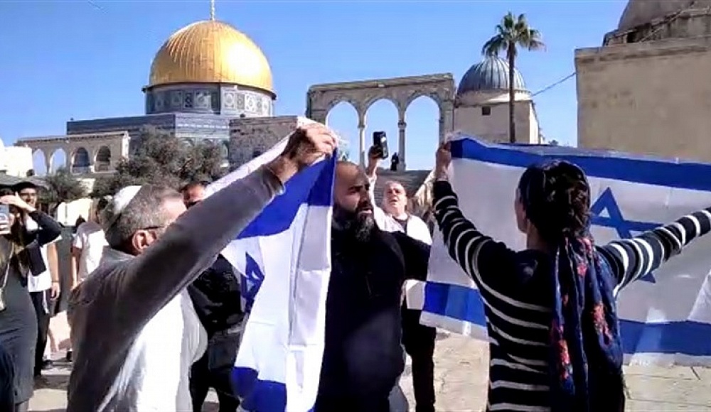 Репатрианты из Франции поднялись с флагами на Храмовую гору и спели гимн Израиля