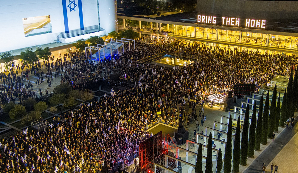 Протестующие в Тель-Авиве и у дома Нетаньяху в Кейсарии требуют немедленного проведения выборов