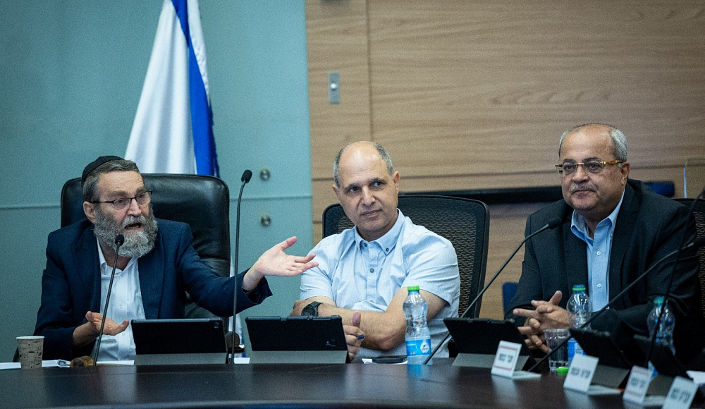 Утверждено сокращение 700 млн из бюджета израильских министерств в пользу ешив и религиозных школ
