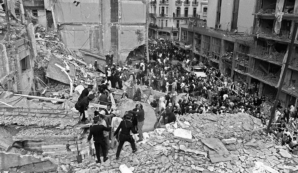 Президент Аргентины пообещал провести справедливое расследование взрыва еврейского общинного центра в 1994 году