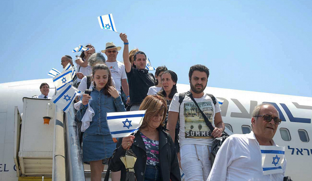 100 000 олим за 17 месяцев, репатриация в Израиль на 30-летнем пике – отчет