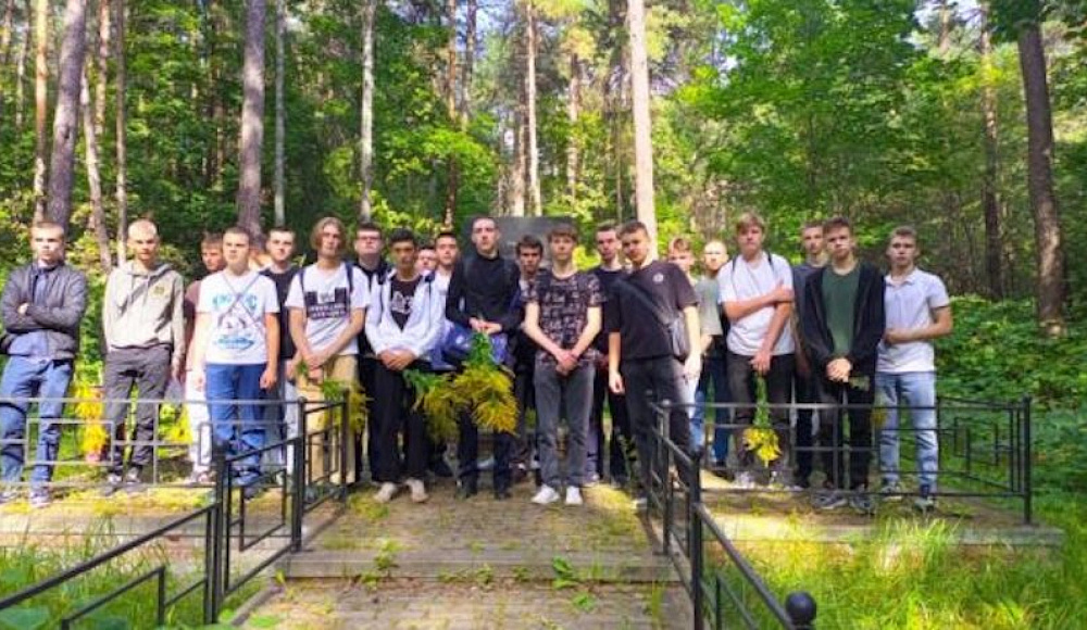 В Новозыбкове студенты почтили память расстрелянных в войну евреев