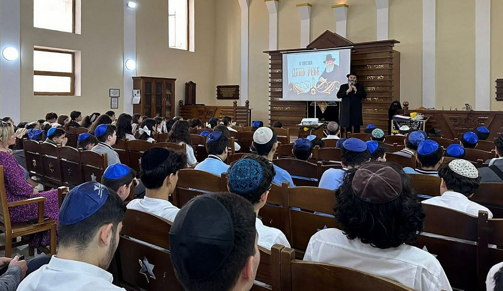 Мероприятие в честь Ребе собрало детей в Бакинской синагоге